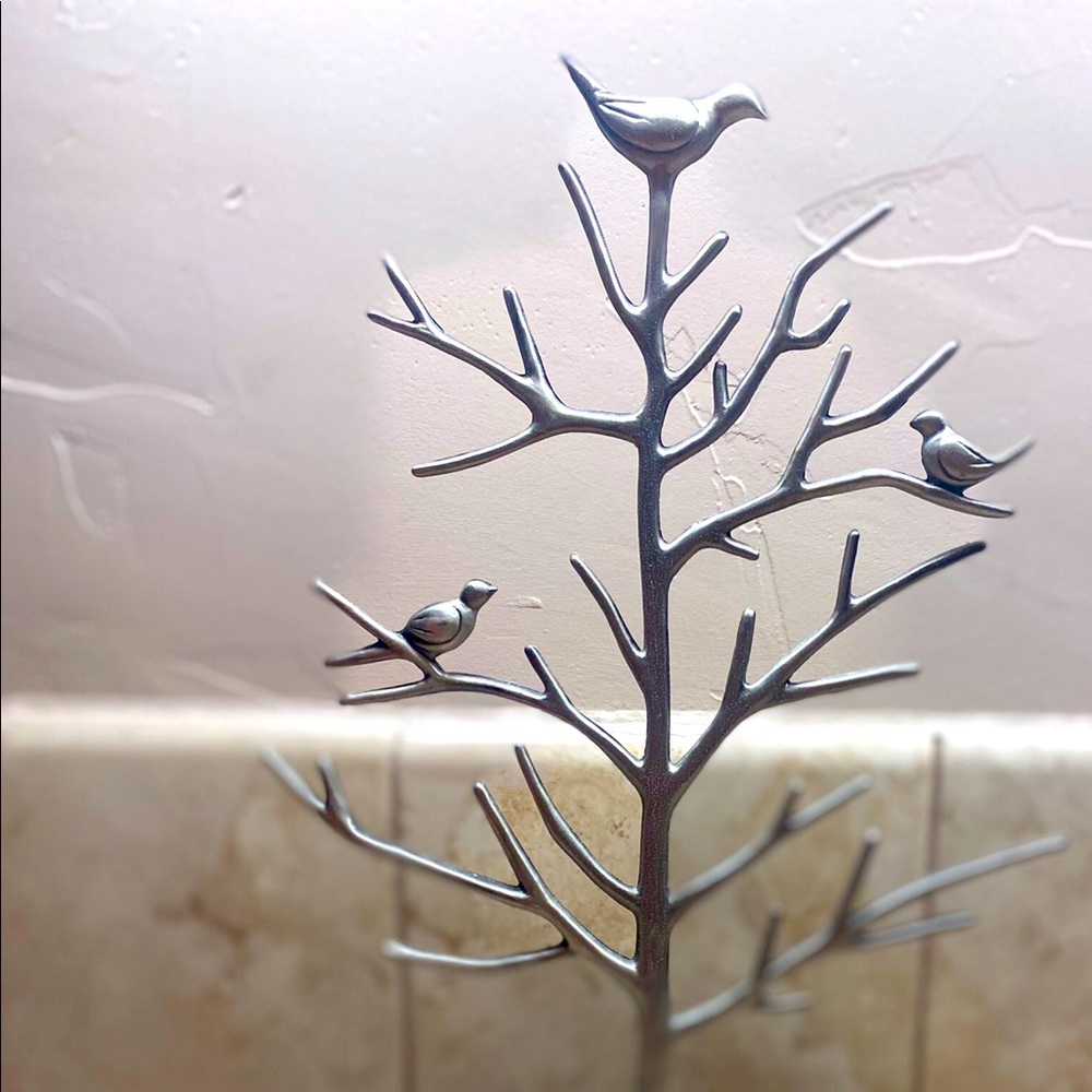 Silver toned metal jewelry holder
